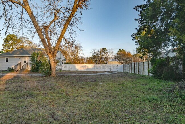 Building Photo - 1877 Kissingbower Rd