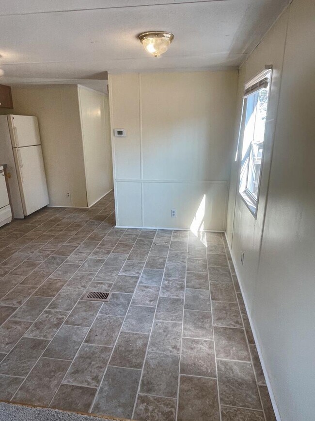 Building Photo - 1035 Haws Run Rd