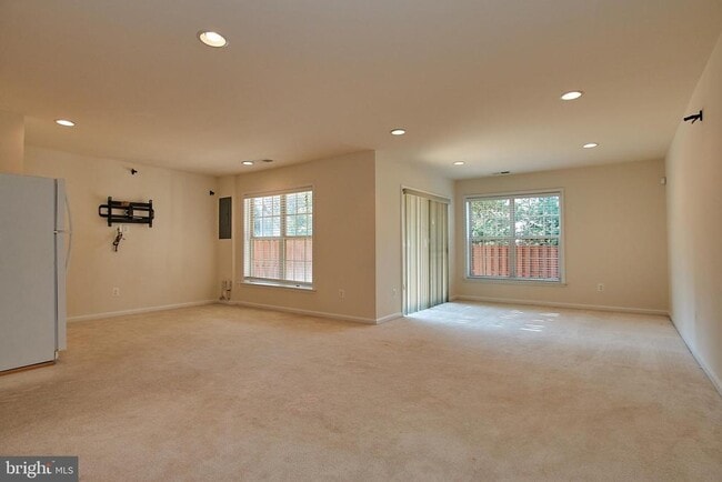 Building Photo - 42649 Macauley Place