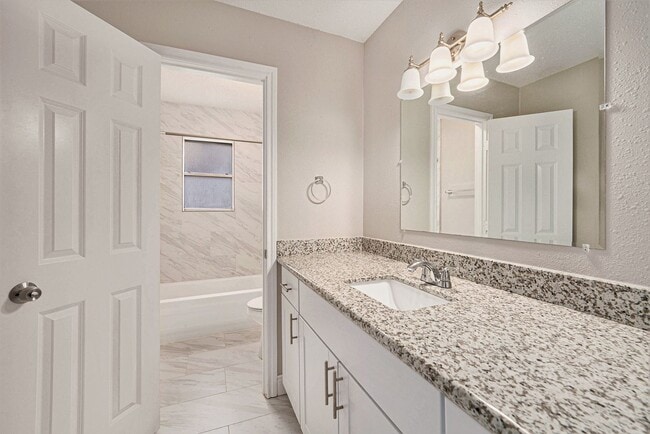 Building Photo - 4 bedroom, 2 bath - One story rental in Kingwood