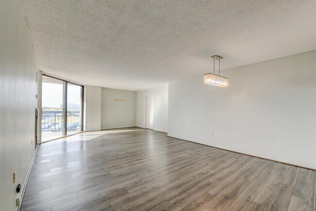 Building Photo - 232 Harmon Cove Tower