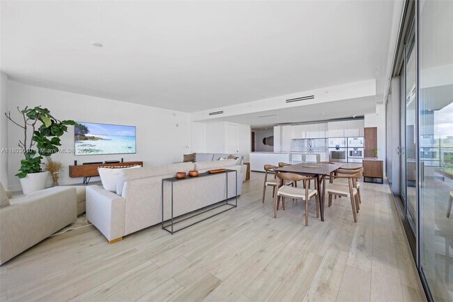 Building Photo - 10203 Collins Ave