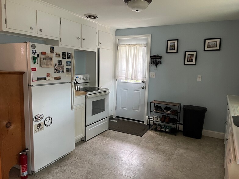 Building Photo - 68 Brookdale Ave