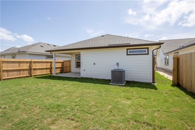 Building Photo - 883 Kickapoo Ln