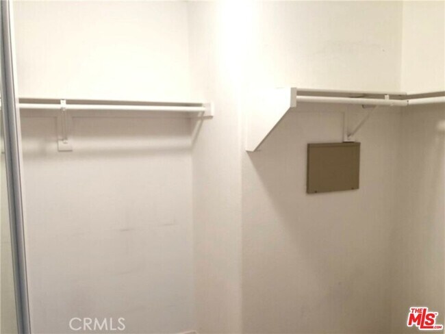 Building Photo - 9497 Jack Rabbit Dr