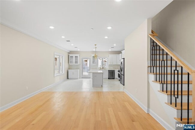 Building Photo - 45 Lincoln Ave