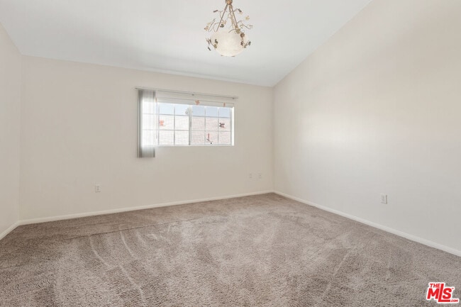 Building Photo - 13030 Moorpark St