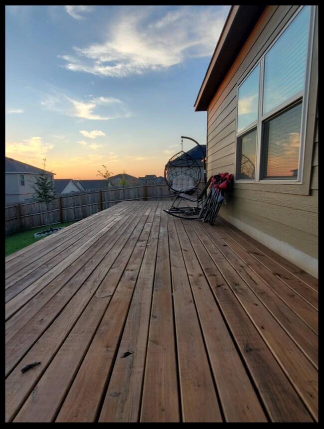 Building Photo - Modern 3-Bed Home with Island Kitchen, Private Patio, and Fenced Yard in Converse