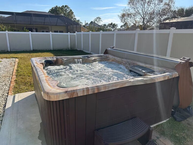 Hot Tub - 12 Fircrest Ln
