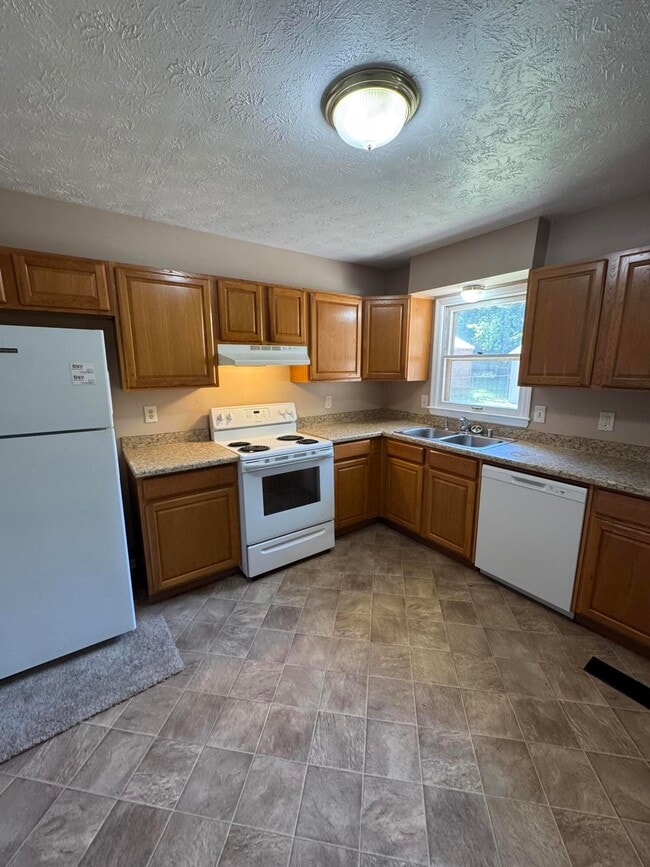 Building Photo - 3372 Otter Creek Dr
