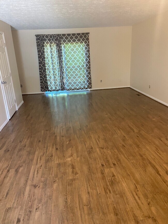 Building Photo - 1046 Agate Dr