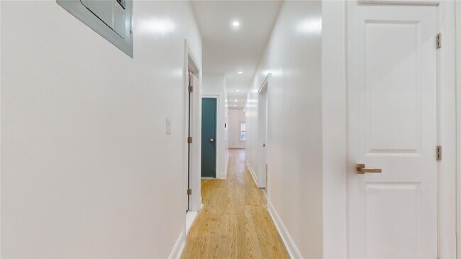 Building Photo - 2050 Strauss St