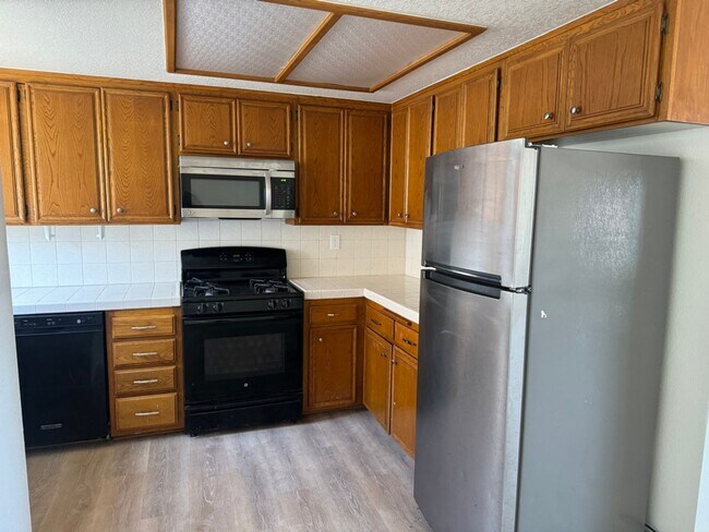 Building Photo - 023rd St 1253