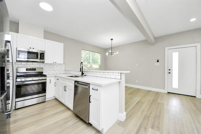 Building Photo - 819 E 40th St