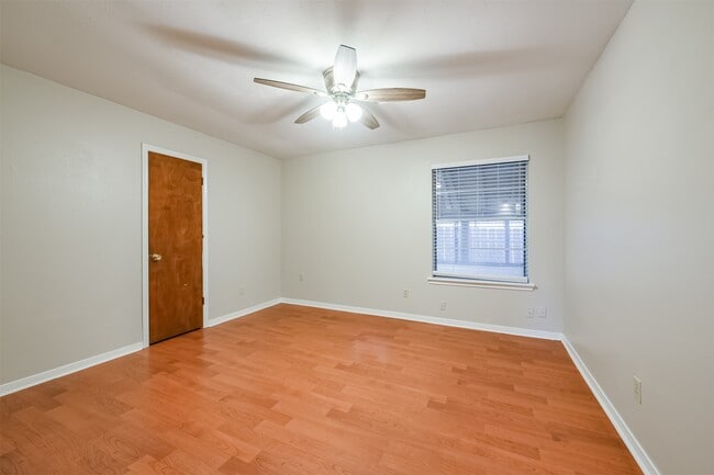 Building Photo - 4655 Orange Cir S
