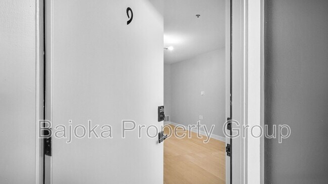 Building Photo - 4414 Trumbull St