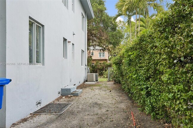 Building Photo - 435 NE 69th St