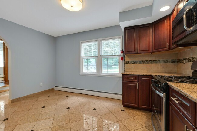 Building Photo - 68 Briarwood Ave