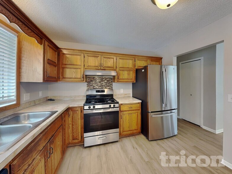 Building Photo - 8301 Thomas Ave N