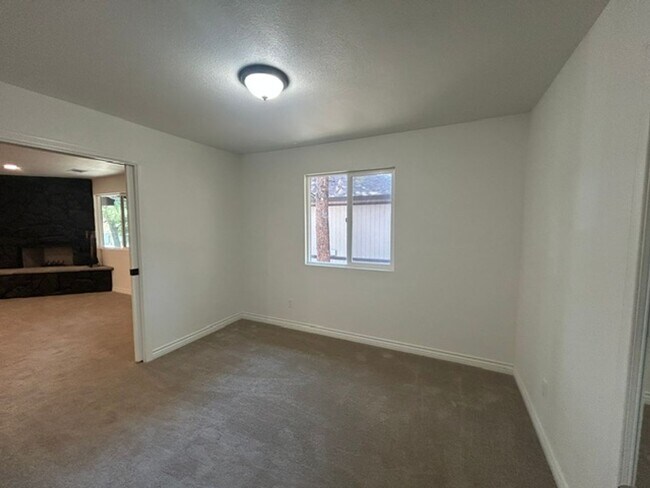 Building Photo - 448 Victoria Ln