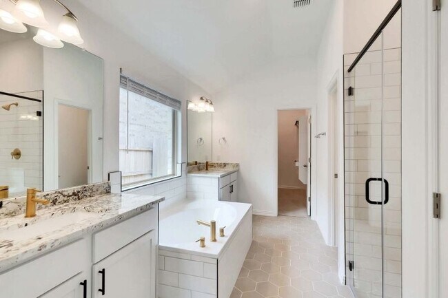 Building Photo - 271 Jefferson Dr