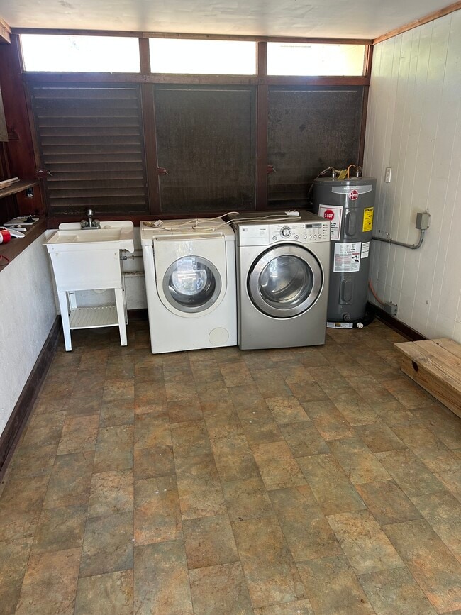 Building Photo - 104 22nd St NE