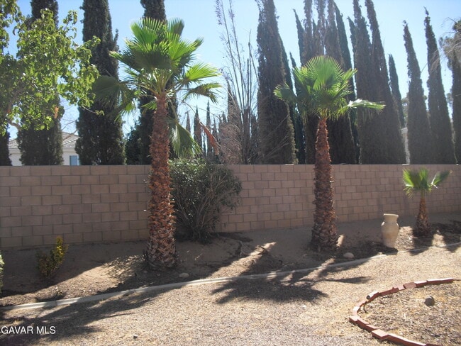 Building Photo - 40112 Castana Ln