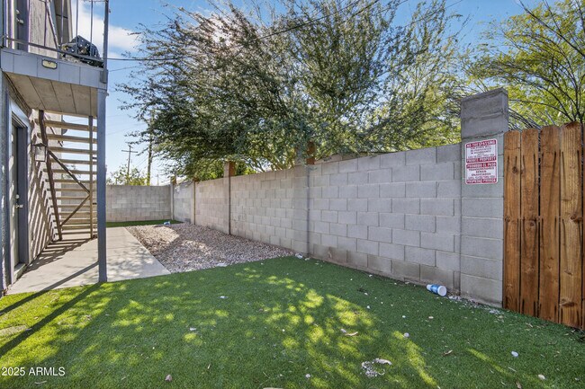 Building Photo - 1110 N 10th St