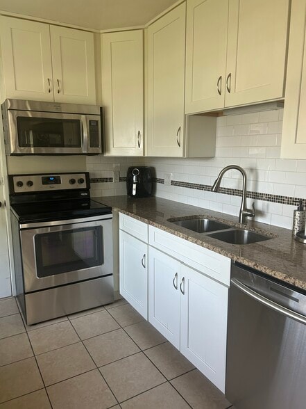 kitchen - 2549 E 3020 S