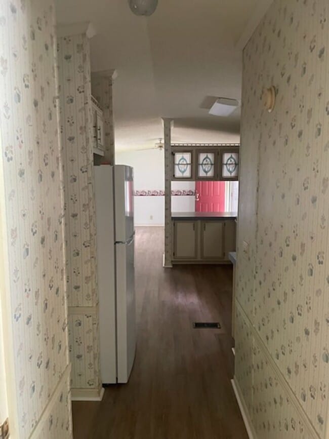 Building Photo - Two Bedroom Mobile Home in Quiet Setting