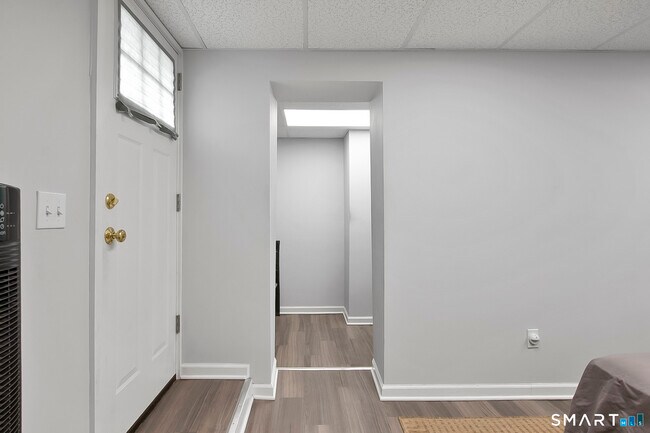 Building Photo - 104 East Ave