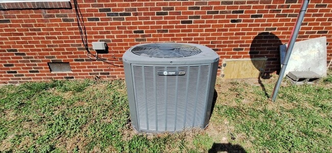 Building Photo - 20405 Williams St