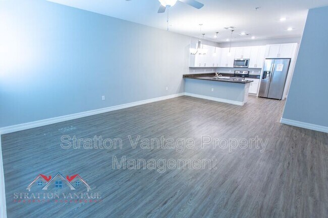 Building Photo - 2821 S Skyline Dr