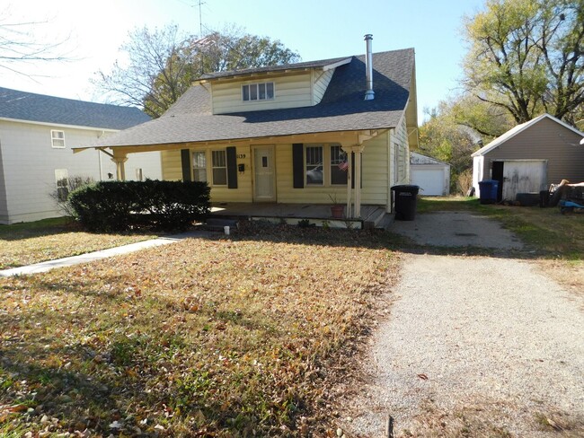 Building Photo - Quaint 3 bedroom/1 bath House in Augusta, KS!
