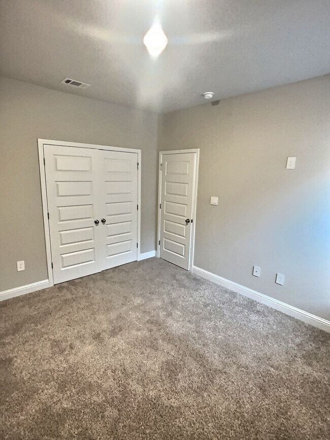 Building Photo - 3 BD 2 BA Home located in the Ocean Springs School District