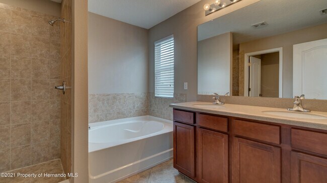 Building Photo - 13576 Hunters Point St