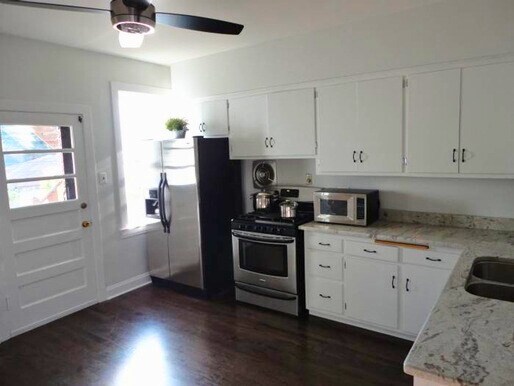 Building Photo - 5011 N Mozart St