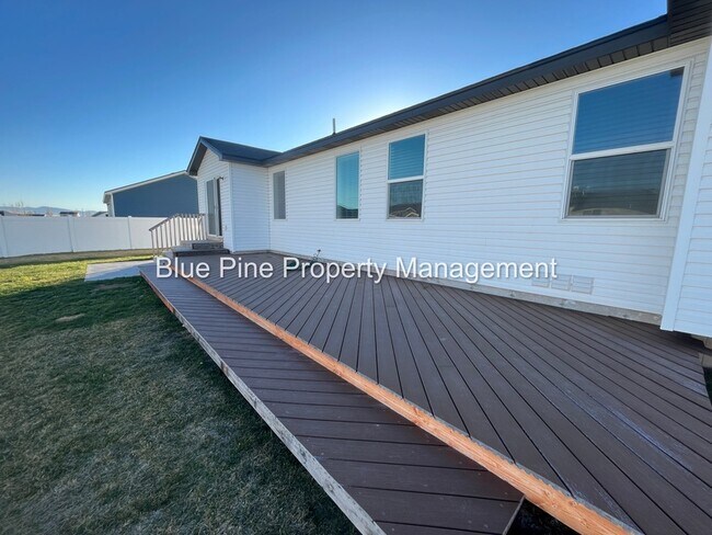 Building Photo - 3534 Apolena Ave