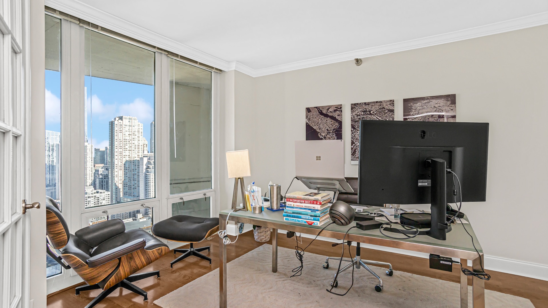 Building Photo - 345 N La Salle Dr