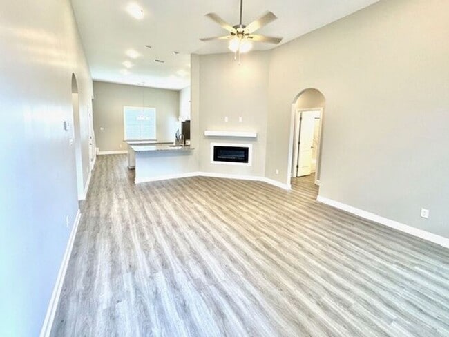 Building Photo - Now Leasing a 5-bedroom 3 bath home in Hor...
