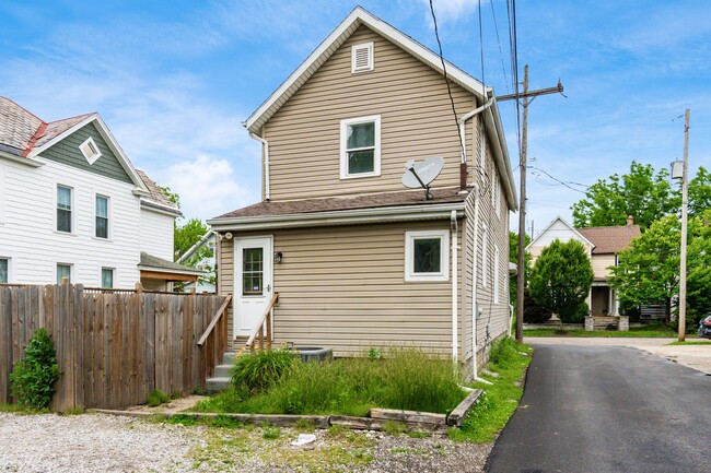 Building Photo - 479 Siebert St