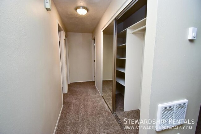 Building Photo - 336 S 51st Pl