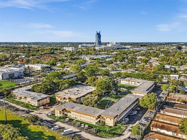 Building Photo - 5130 SW 40th Ave