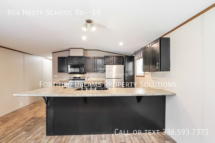 Building Photo - 604 Hasty School Rd