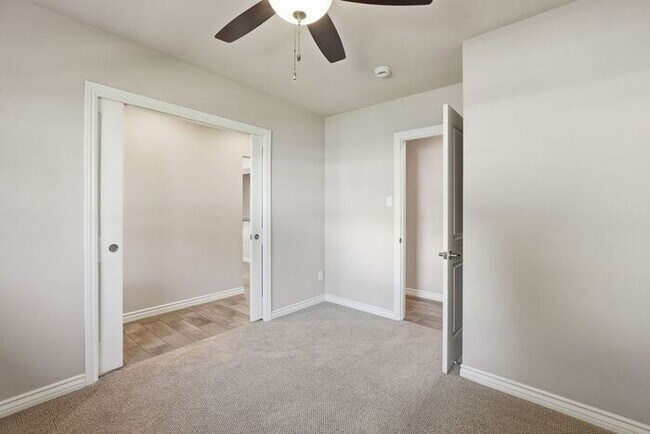 Building Photo - Modern 4 Bedroom, 3 Bathroom Home