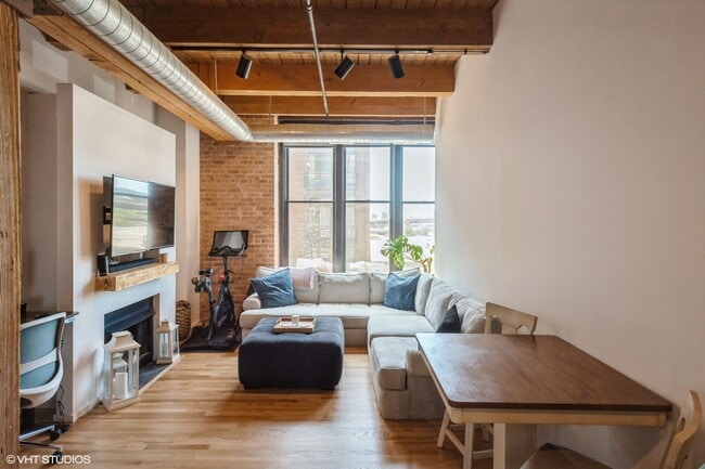 Building Photo - 728 W Jackson Blvd