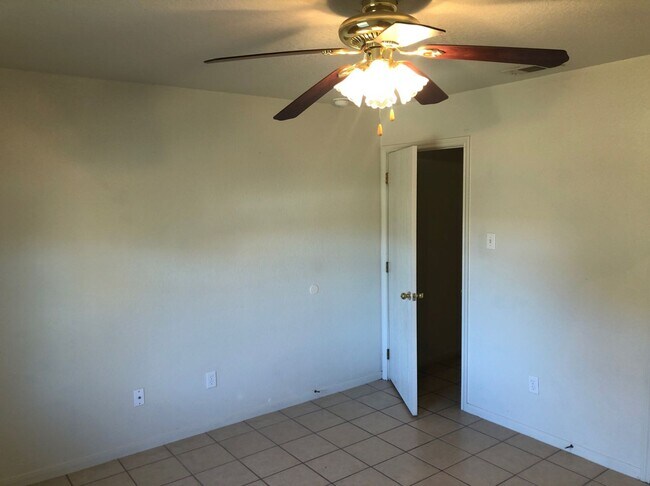 Building Photo - 403 Justin Ln