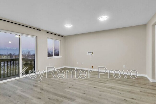 Building Photo - 2004 Churchill Dr