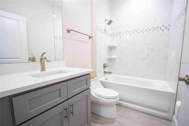 Building Photo - 4995 NE 125th Lp