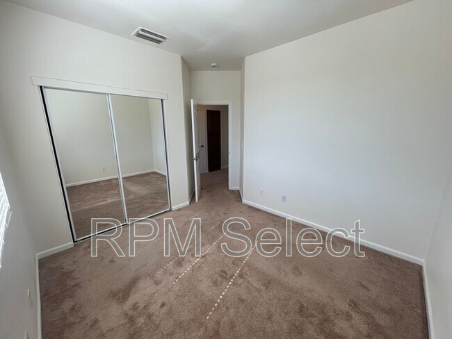 Building Photo - 1740 Newark Ln